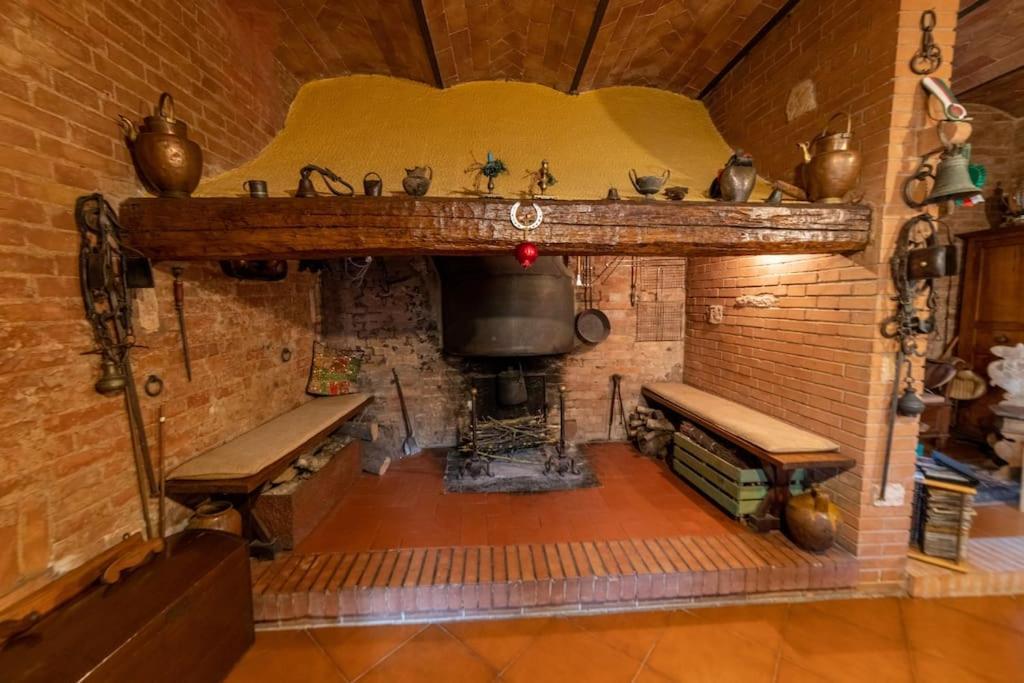 Casa Lazzaro Al Centro Di Siena Villa Luaran gambar