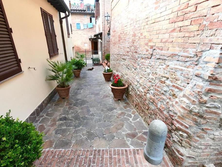 Casa Lazzaro Al Centro Di Siena Villa Luaran gambar