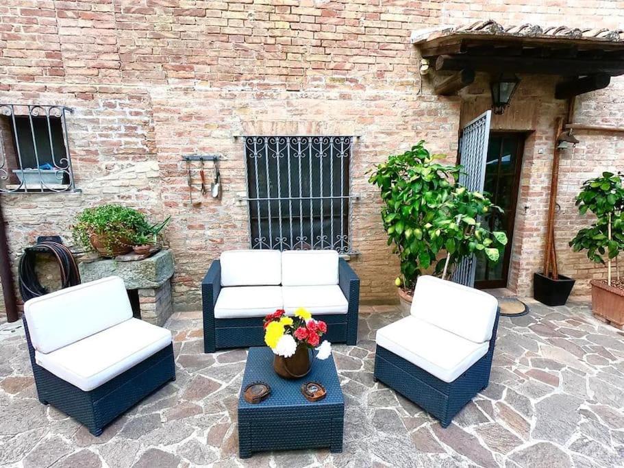 Casa Lazzaro Al Centro Di Siena Villa Luaran gambar