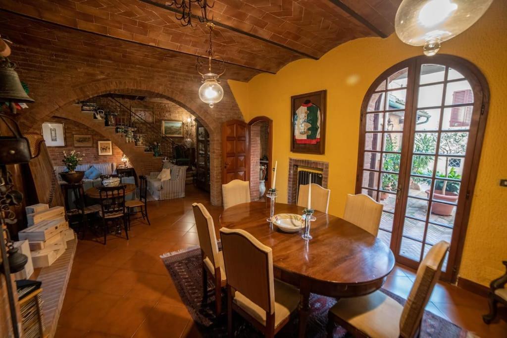 Casa Lazzaro Al Centro Di Siena Villa Luaran gambar
