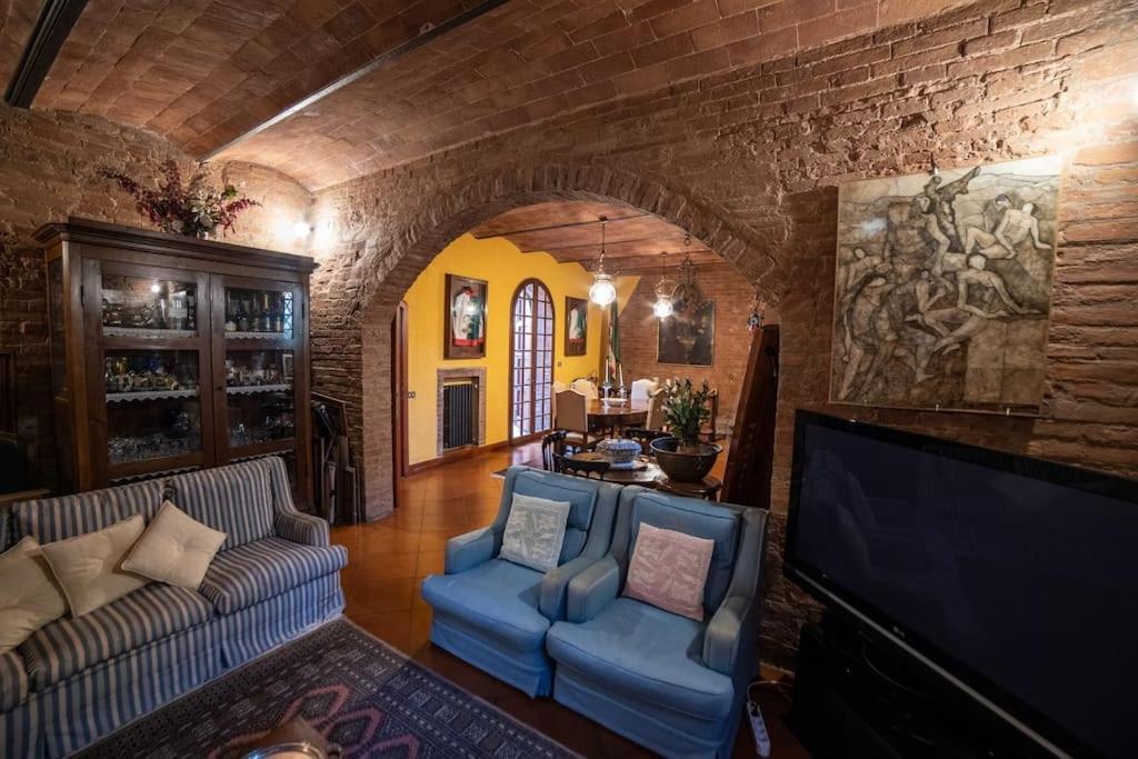 Casa Lazzaro Al Centro Di Siena Villa Luaran gambar
