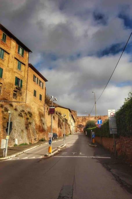 Casa Lazzaro Al Centro Di Siena Villa Luaran gambar