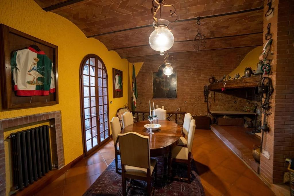 Casa Lazzaro Al Centro Di Siena Villa Luaran gambar
